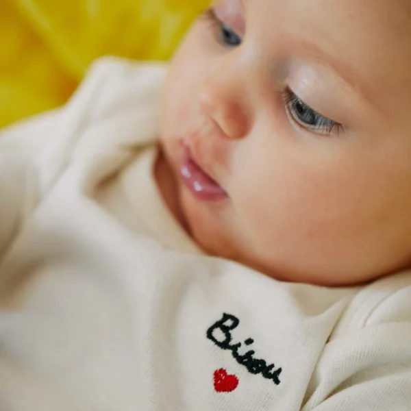 Body brodé Bisou manches courtes