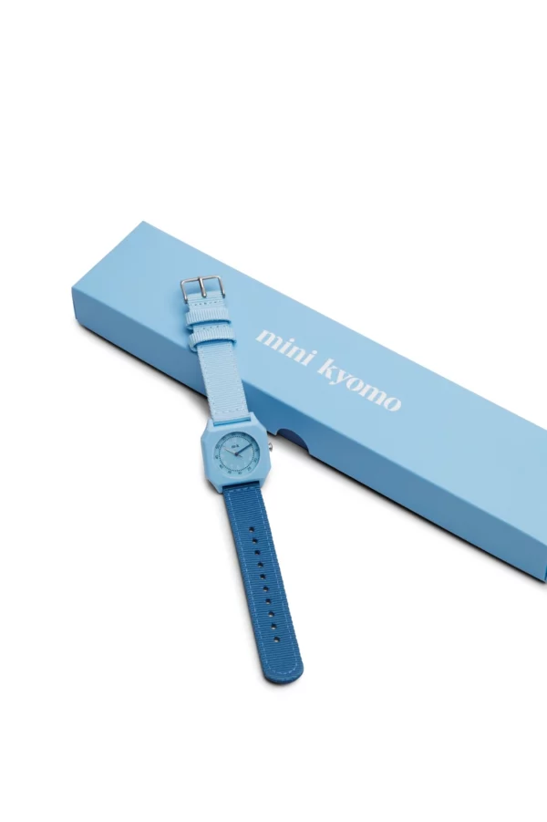 8c9b3cefb5d6d47760bafc4ab8fc78db08f2a3b8a7fd60690189f45635c5050d Montre - Blue cotton candy