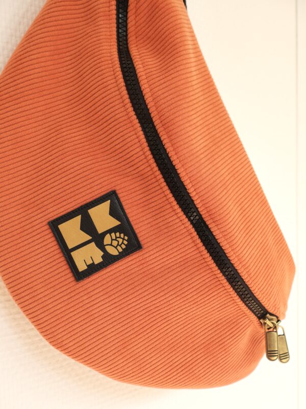 Banane en velours - Orange & intérieur fleurs