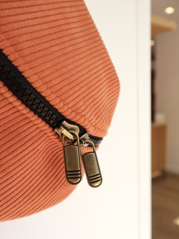 Banane en velours - Orange & intérieur fleurs