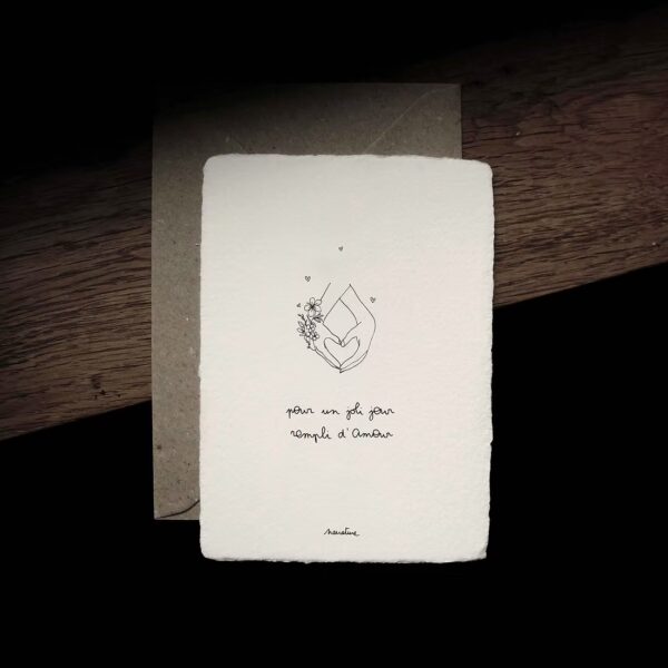 Carte postale - Mains en coeur