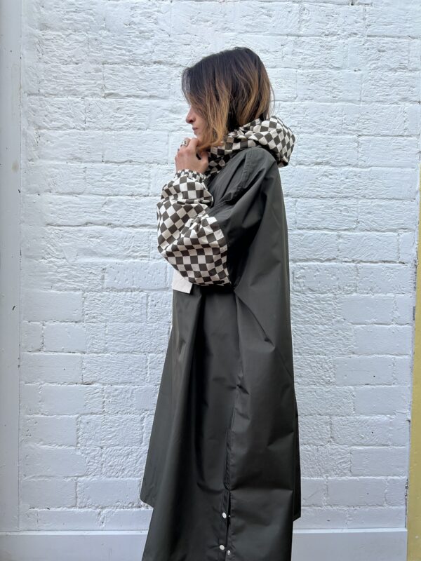 IMG_9935 Poncho de pluie long - Damier kaki