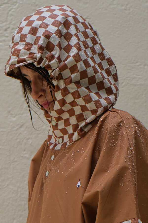 DSCF9031 Poncho de pluie long - Damier marron