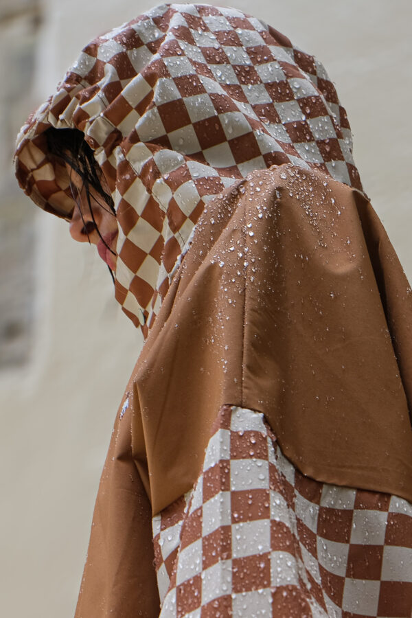 DSCF9037 Poncho de pluie long - Damier marron