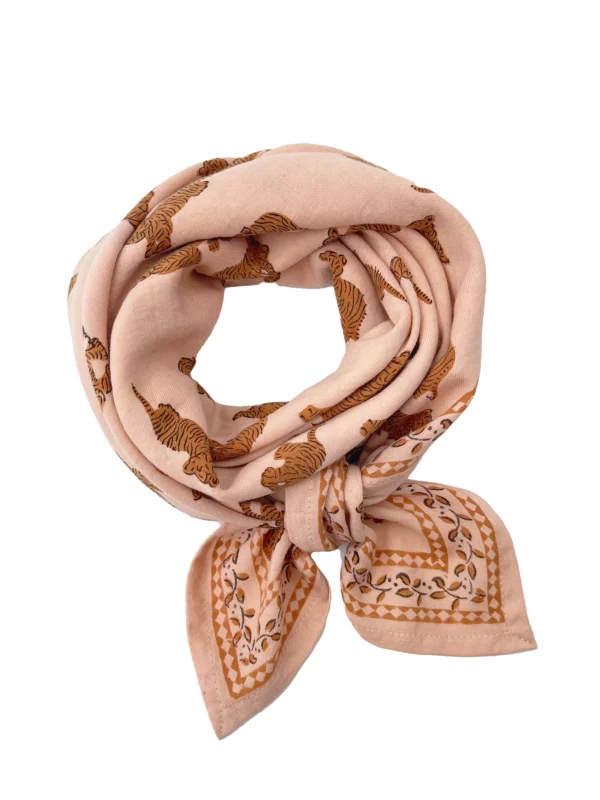 grand-foulard-motif-tigre-couleur-peche-pour-femme-100cm-milinane Foulard Oscar - Tigre pêche