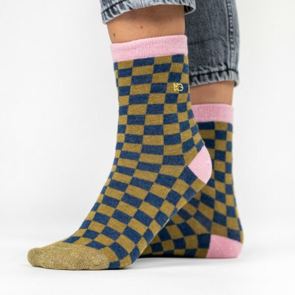 chaussettes-en-coton-peigne-carreaux-kaki-et-bleu (1) Chaussettes à carreaux pour femmes