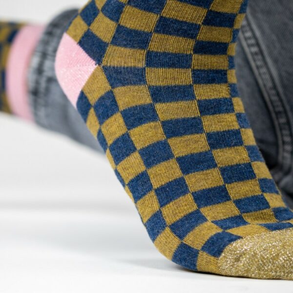 chaussettes-en-coton-peigne-carreaux-kaki-et-bleu (3) Chaussettes à carreaux pour femmes