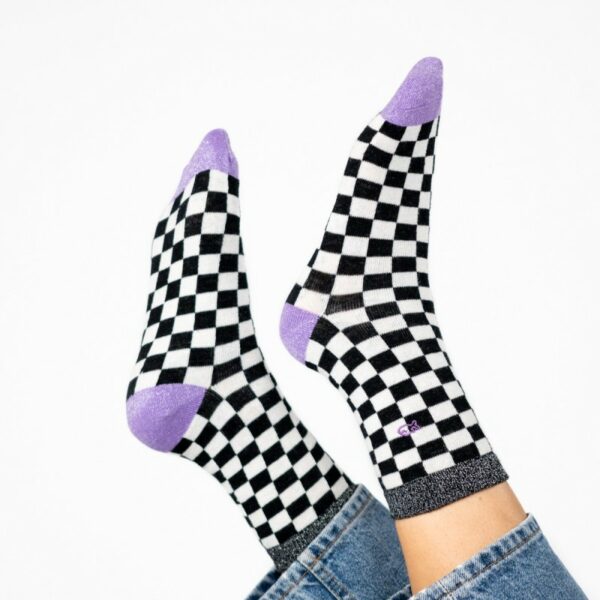 chaussettes-en-coton-peigne-carreaux-noir-et-blanc (1) Chaussettes à carreaux pour femmes