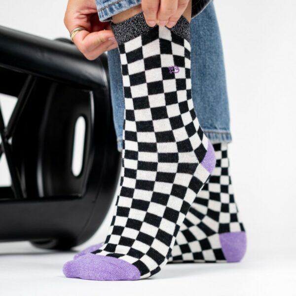 chaussettes-en-coton-peigne-carreaux-noir-et-blanc (4) Chaussettes à carreaux pour femmes