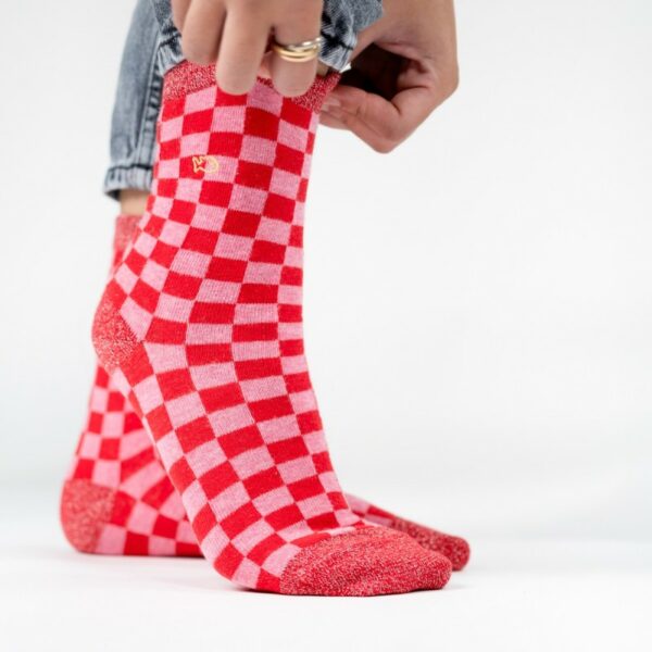 chaussettes-en-coton-peigne-carreaux-rouge-et-rose (1) Chaussettes à carreaux pour femmes