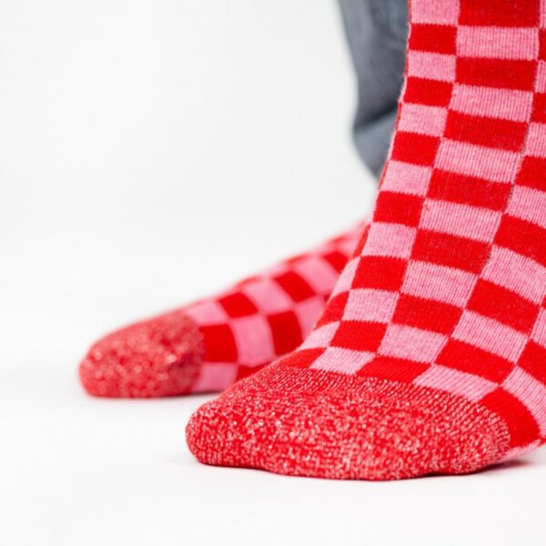 chaussettes-en-coton-peigne-carreaux-rouge-et-rose (2) Chaussettes à carreaux pour femmes