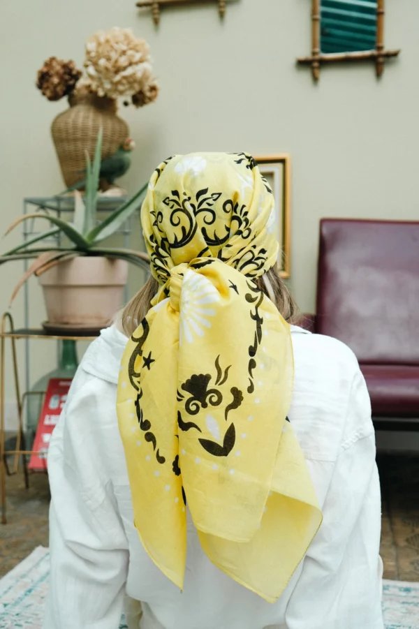 67b4e4813fd3e38faa9a0697bedbb25ddd10a32389251fa2967f08d5115ccef9 Foulard bandana jaune 100 % coton
