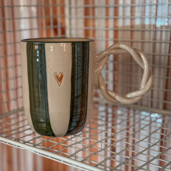 FE7E1A44-0C2E-4E19-BCA7-64D3E63F1B5D Mug - Manon XL