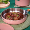 AMBIANCE_INOX_SAUCE VIN ROUGE_HD_02 La Merveilleuse - Poêle en inox 28 cm